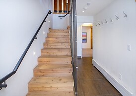 Eiger 9 3 Bedroom Condo by RedAwning