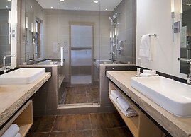 Eiger 9 3 Bedroom Condo by RedAwning