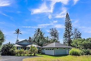 Gorgeous Renovated 1937 Plantation Style Beach House 50 Steps To The C