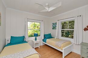 Gorgeous Renovated 1937 Plantation Style Beach House 50 Steps To The C