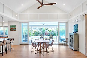 Gorgeous Renovated 1937 Plantation Style Beach House 50 Steps To The C