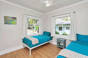 Gorgeous Renovated 1937 Plantation Style Beach House 50 Steps To The C