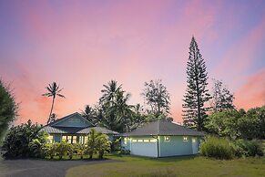 Gorgeous Renovated 1937 Plantation Style Beach House 50 Steps To The C