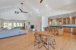 Gorgeous Renovated 1937 Plantation Style Beach House 50 Steps To The C