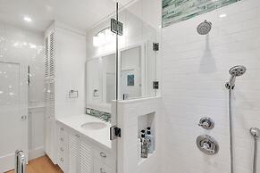 Gorgeous Renovated 1937 Plantation Style Beach House 50 Steps To The C