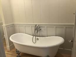 Gorgeous Renovated 1937 Plantation Style Beach House 50 Steps To The C