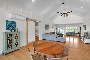 Gorgeous Renovated 1937 Plantation Style Beach House 50 Steps To The C