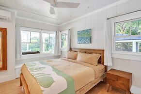 Gorgeous Renovated 1937 Plantation Style Beach House 50 Steps To The C