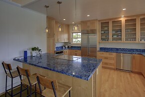 Gorgeous Renovated 1937 Plantation Style Beach House 50 Steps To The C