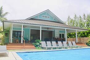 Gorgeous Renovated 1937 Plantation Style Beach House 50 Steps To The C