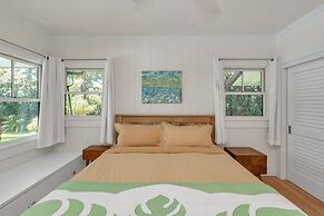 Gorgeous Renovated 1937 Plantation Style Beach House 50 Steps To The C