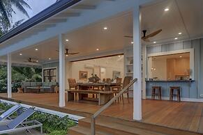Gorgeous Renovated 1937 Plantation Style Beach House 50 Steps To The C