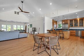 Gorgeous Renovated 1937 Plantation Style Beach House 50 Steps To The C
