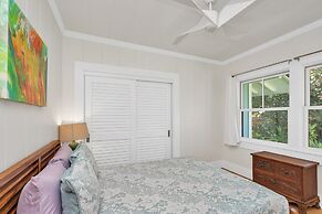 Gorgeous Renovated 1937 Plantation Style Beach House 50 Steps To The C