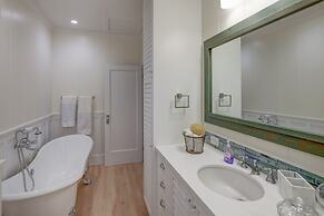 Gorgeous Renovated 1937 Plantation Style Beach House 50 Steps To The C