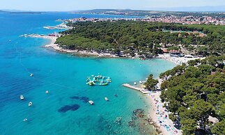 Immaculate 2-bed Home 5 Mins Walk to the Beach!