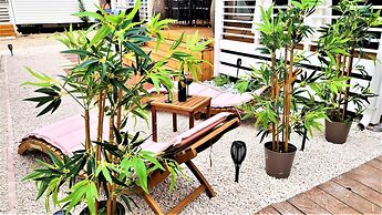 Immaculate 2-bed Home 5 Mins Walk to the Beach!