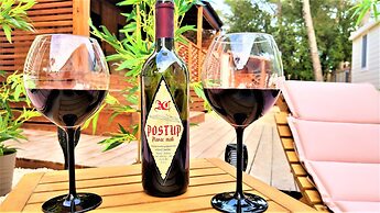 Immaculate 2-bed Home 5 Mins Walk to the Beach!