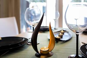 Immaculate 2-bed Home 5 Mins Walk to the Beach!