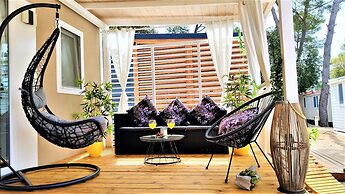 Immaculate 2-bed Home 5 Mins Walk to the Beach!