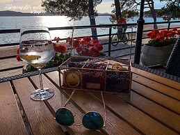 Immaculate 2-bed Home 5 Mins Walk to the Beach!