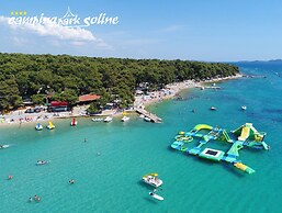 Immaculate 2-bed Home 5 Mins Walk to the Beach!