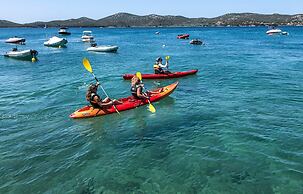 Immaculate 2-bed Home 5 Mins Walk to the Beach!