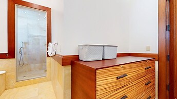 Obsidian 7 Deluxe 5000 sq ft House, Private Jacuzzi and Movie Theater,