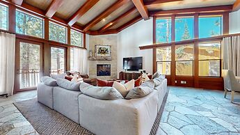 Obsidian 7 Deluxe 5000 sq ft House, Private Jacuzzi and Movie Theater,