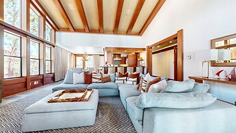 Obsidian 7 Deluxe 5000 sq ft House, Private Jacuzzi and Movie Theater,