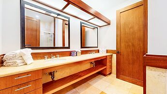 Obsidian 7 Deluxe 5000 sq ft House, Private Jacuzzi and Movie Theater,