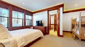 Obsidian 7 Deluxe 5000 sq ft House, Private Jacuzzi and Movie Theater,