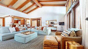 Obsidian 7 Deluxe 5000 sq ft House, Private Jacuzzi and Movie Theater,