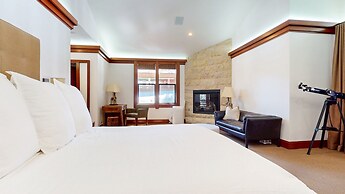 Obsidian 7 Deluxe 5000 sq ft House, Private Jacuzzi and Movie Theater,