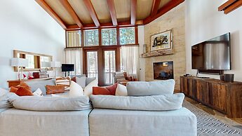 Obsidian 7 Deluxe 5000 sq ft House, Private Jacuzzi and Movie Theater,