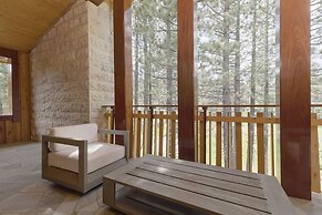 Obsidian 7 Deluxe 5000 sq ft House, Private Jacuzzi and Movie Theater,