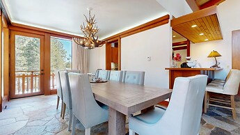 Obsidian 7 Deluxe 5000 sq ft House, Private Jacuzzi and Movie Theater,