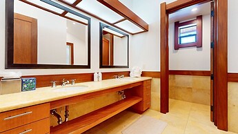 Obsidian 7 Deluxe 5000 sq ft House, Private Jacuzzi and Movie Theater,