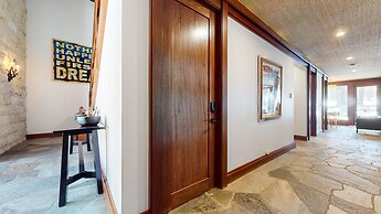 Obsidian 7 Deluxe 5000 sq ft House, Private Jacuzzi and Movie Theater,