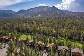 Obsidian 7 Deluxe 5000 sq ft House, Private Jacuzzi and Movie Theater,