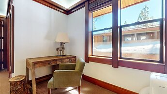 Obsidian 7 Deluxe 5000 sq ft House, Private Jacuzzi and Movie Theater,