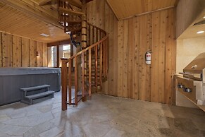 Obsidian 7 Deluxe 5000 sq ft House, Private Jacuzzi and Movie Theater,