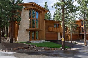 Obsidian 7 Deluxe 5000 sq ft House, Private Jacuzzi and Movie Theater,