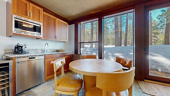 Obsidian 7 Deluxe 5000 sq ft House, Private Jacuzzi and Movie Theater,