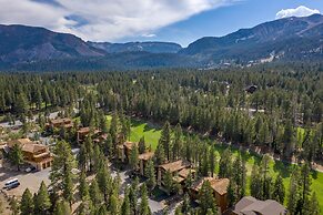 Obsidian 7 Deluxe 5000 sq ft House, Private Jacuzzi and Movie Theater,