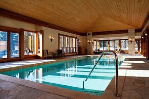 Obsidian 7 Deluxe 5000 sq ft House, Private Jacuzzi and Movie Theater,