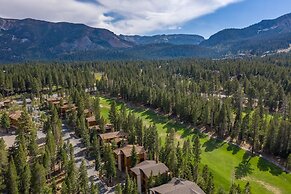 Obsidian 7 Deluxe 5000 sq ft House, Private Jacuzzi and Movie Theater,