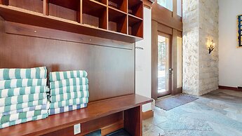 Obsidian 7 Deluxe 5000 sq ft House, Private Jacuzzi and Movie Theater,