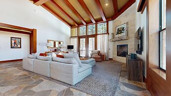 Obsidian 7 Deluxe 5000 sq ft House, Private Jacuzzi and Movie Theater,