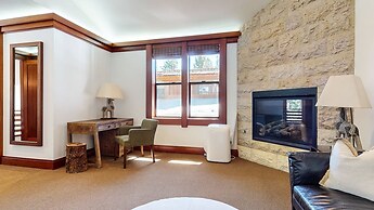 Obsidian 7 Deluxe 5000 sq ft House, Private Jacuzzi and Movie Theater,